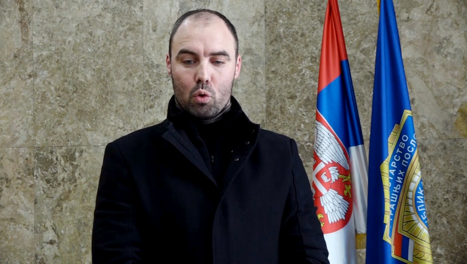 STEŽE SE OBRUČ Neko ipak reagovao na teške optužbe bivše državne sekretarke: Više tužilaštvo proverava Malog Sentu zbog droge?!