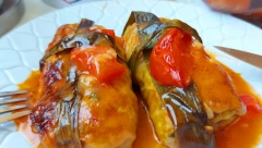 MALO SE POIGRAJTE I SLATKO RUČAJTE Spremite divan ručak sa vezanim sarmama (VIDEO)