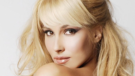 RODITELJI SU MI NANELI DUŠEVNU BOL Iva Štrljić javno ZAKUKALA o detinjstvu, pa otkrila šokantne detalje iz porodičnih odnosa