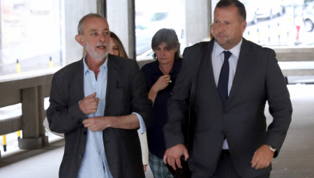 MIKA ŠOKIRAO: IVA IMALA POSEBAN ODNOS S OCEM Miroslav Aleksić izneo još jednu skandaloznu odbranu na račun glumice koja ga tuži
