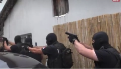 OVAKO SU PALI MAKROI U BEOGRADU Pogledajte snimak hapšenja, najmlađa devojka koju su podvodili ima 18 godina! (FOTO/VIDEO)