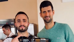 BEZ NJEGA NEMA SLAVLJA PORODICE ĐOKOVIĆ Poznati muzičar ispričao koje pesme Novak obožava, otkrio koliko je naš as veliki