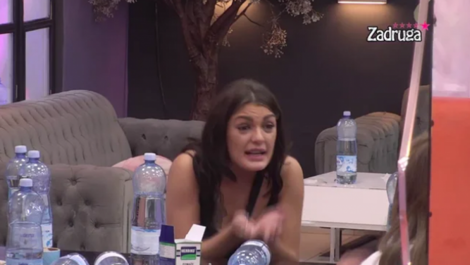 RADILA SI ZA 200 EVRA Viktorija je ovu zadrugarku optužila da se bavi prostitucijom, ona briznula u plač: Upoznale smo se na šljaci (VIDEO)
