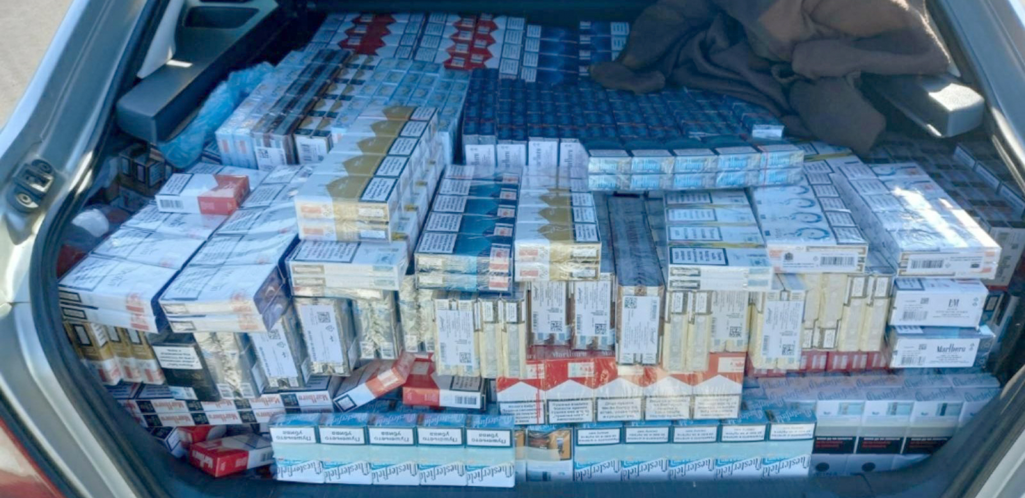 PALI ŠVERCERI NA RAČI Na graničnom prelazu zaplenjene cigarete vredne 39.150 evra!