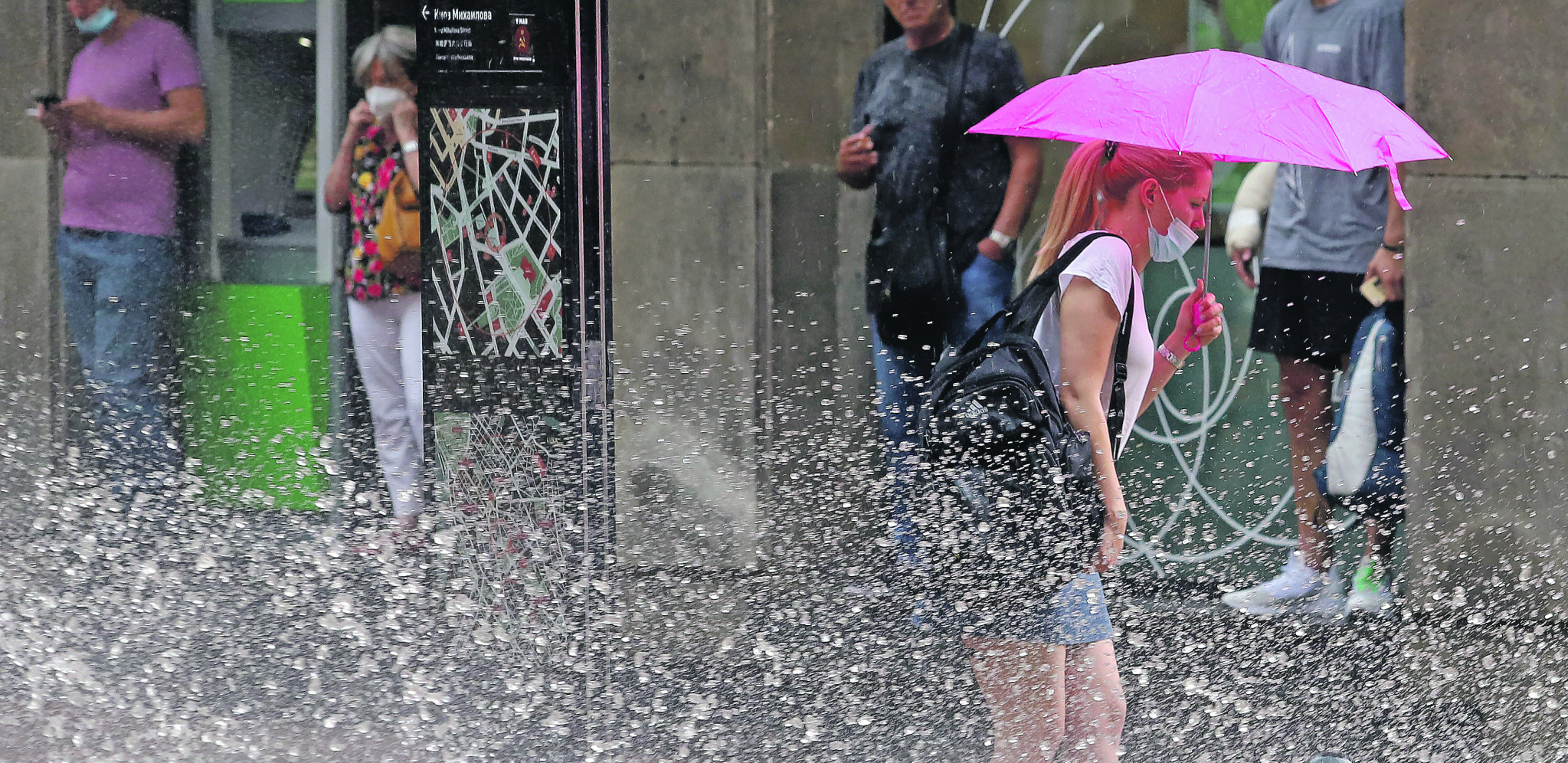VREME JE OPASNO! Hitno upozorenje RHMZ, narandžasti meteoalarm: Potop i grad u Vojvodini, pljušti u Beogradu, ova mesta na udaru