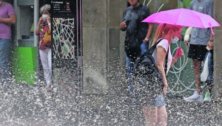 VREME SE SAMO TRENUTNO PRIMIRILO, NEOPHODAN KRAJNJI OPREZ! Nepredvidivi pljuskovi, pa vrtoglavi rast temperature, pogledajte koliko!