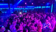 ŽURKA ZA PAMĆENJE Aca Lukas održao spektakularan nastup u Bernu, publika u transu, atmosfera dostigla vrhunac (VIDEO)