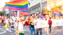 PISMO NAŠE ČITATELJKE Moj sin je gej i hoće da paradira, ne znam šta da radim?