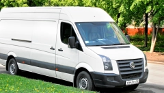 NA FEJSBUKU SE POJAVILA PRIČA O "BELOM KOMBIJU KOJI OTIMA ŽENE": "Ne parkirajte se u blizini njega, a mobilni telefon uvek držite pored sebe"