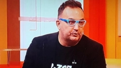 SAHRANJENA SUPRUGA SRPSKOG VODITELJA Aleksandar objavio njihovu zajedničku fotografiju sa naslednikom koja kida dušu: Teško je biti sam