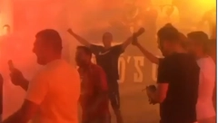 DOČEK KAKAV ŠAMPION ZASLUŽUJE Smederevo bakljadom iznenadilo Mitrovića, njegova reakcija sve govori, dobio i mural (VIDEO) (FOTO)