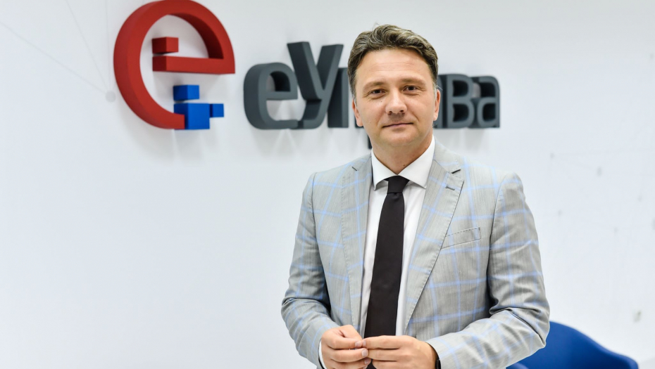 DIREKTOR KANCELARIJE ZA IT I EUPRAVU, MIHAILO JOVANOVIĆ VRAĆEN SA JARINJA Zašto Prištini smeta digitalni centar za edukaciju mladih?