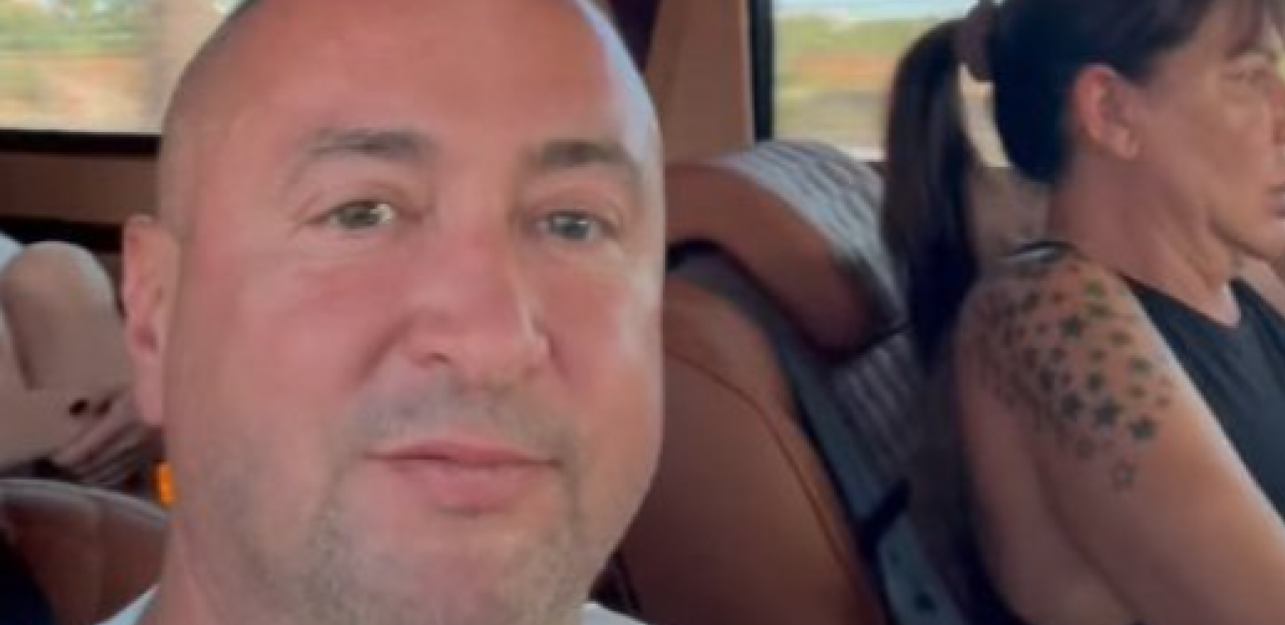 IDEMO FAMILIJO! Đani se sa svojom porodicom ludo provodio u luskuznoj limuzini (FOTO)
