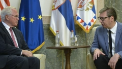 VUČIĆ SE SASTAO SA HILOM Razgovor sa američkim ambasadorom u zgradi Generalnog sekretarijata predsednika Republike (FOTO)