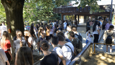 DANAS I SUTRA PROBA MALE MATURE Osmaci prvi put rade kombinovani test iz jednog predmeta
