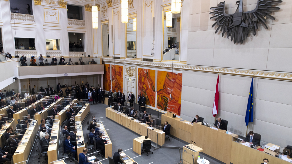 BEČ PROTIV BRISELA! Austrija menja politiku, neće da sledi EU!
