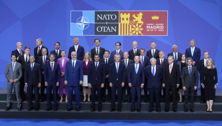 HIT FOTOGRAFIJA SA NATO SAMITA Sve oči uprte u Zorana Milanovića - ne može da ćuti (FOTO)