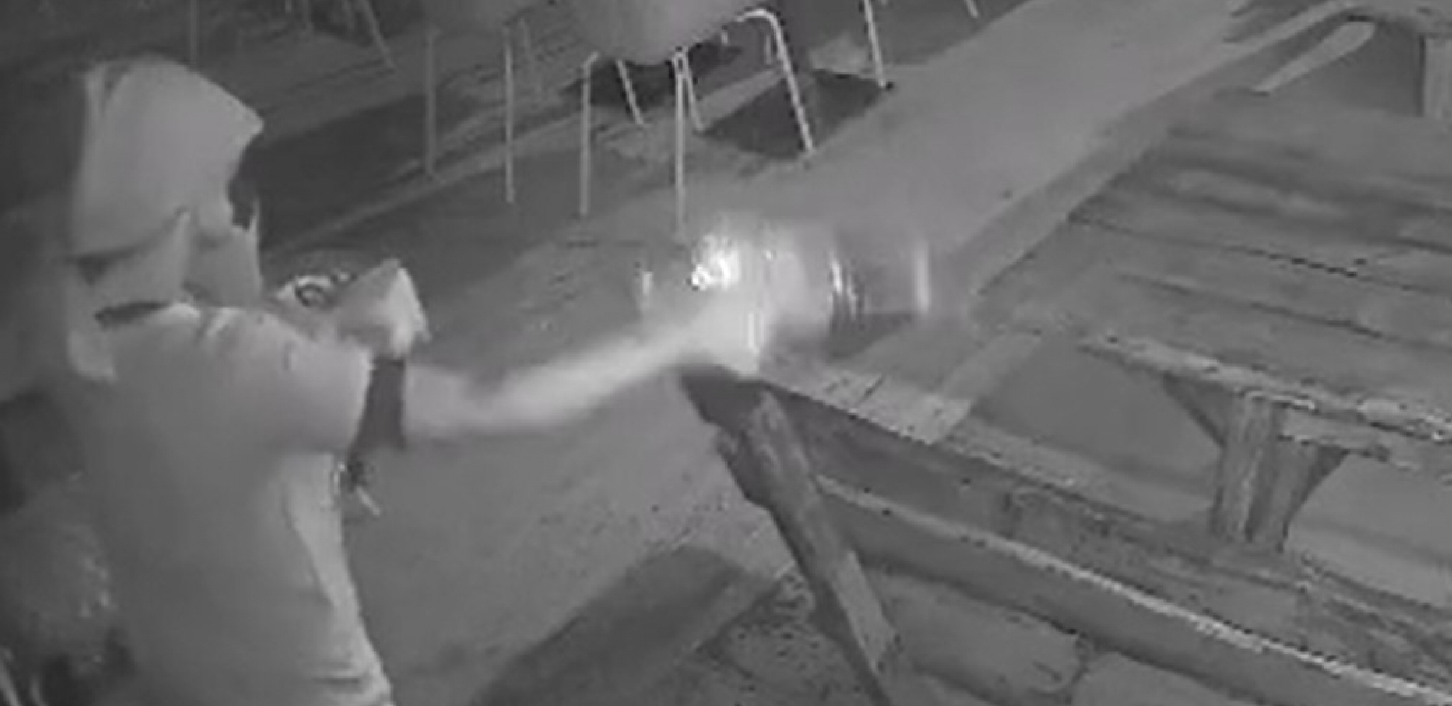 SNIMLJENA PIROMANKA IZ SPLITA Namerno izazvala požar, a turista zamalo izgubio život (FOTO)