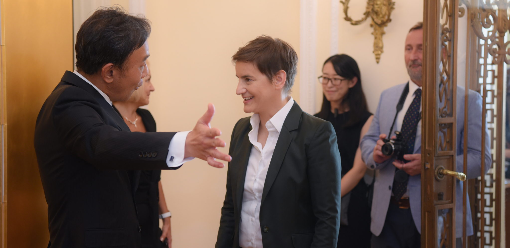 ANA BRNABIĆ NA PRIJEMU U AMBASADI: Japanske kompanije i investitori su uvek dobrodošli