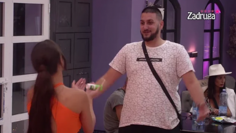 HAOS U BELOJ KUĆI Filip Car pokušao da objasni Zoli da mu veza sa Viktorijom nije potrebna
