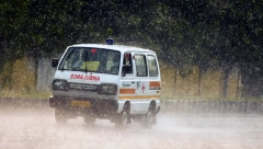 POGINULO 16 OSOBA U INDIJI Autobus skliznuo sa planinskog puta u klisuru