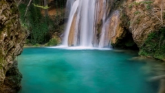 KLADOVSKI SMARAGD I BAJKOVITI PEJZAŽ Skriveni vodopad u Istočnoj Srbiji čija će vas lepota ostaviti bez daha!