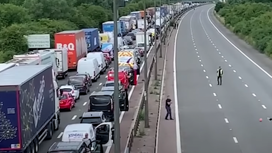 VELIKE DEMONSTRACIJE U UJEDINJENOM KRALJEVSTVU Građani besni na vlasti u Londonu zbog cena goriva (FOTO/VIDEO)