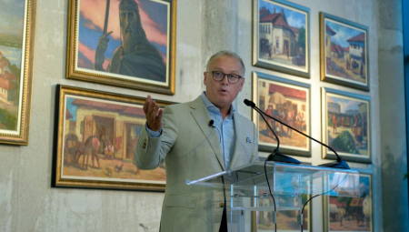 VESIĆ: Bilo bi normalno da hrvatski predsednik položi cveće zajedno sa srpskim u Jasenovcu a ne da sprečava Vučića da to učini