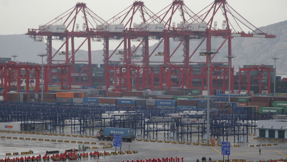 ČANGJI: Najveći teretni brod pristao u luku u Šangaju