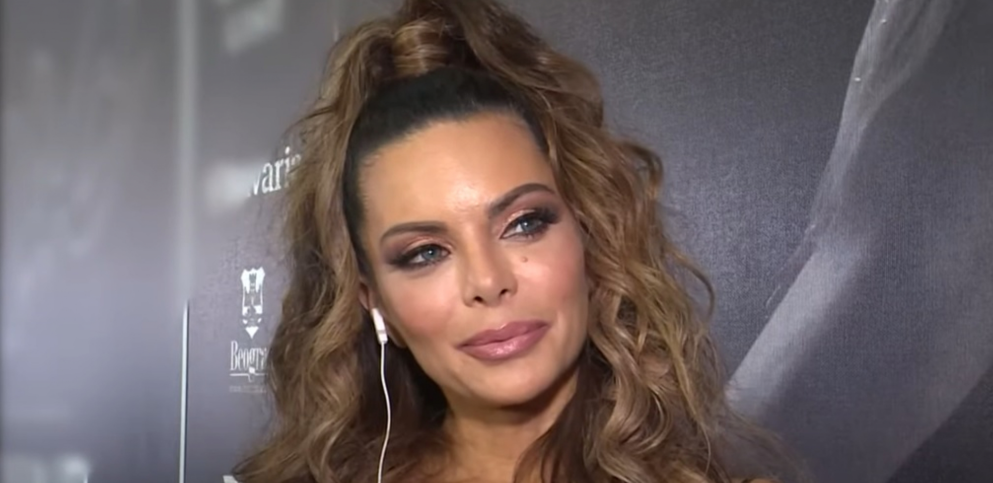SKINULA SE! Nikolina Pišek pozirala u brusu i gaćicama, usijala društvene mreže, komentari samo pljušte (FOTO)