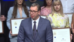 MOĆNA PORUKA PREDSEDNIKA VUČIĆA STIPENDISTIMA Sve mogu da vam oduzmu, ali znanje je vaše zauvek! (VIDEO)