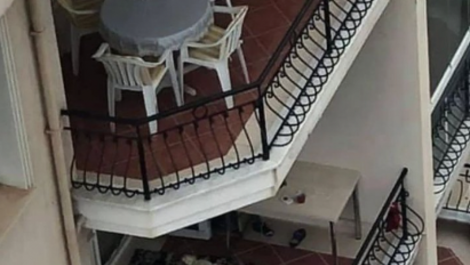 "IMA RAZNIH, ALI OVO!" Hteo da proširi terasu, ljudi plaču od smeha! (FOTO)