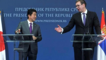 UPUCAN PRIJATELJ SRBA Abe je jedini strani političar kojeg je Vučić odlikovao na Vidovdan (FOTO)