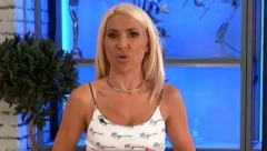 JA NISAM DAMA, JA SAM KUČKA Šok u jutarnjem programu, Jovana Jeremić ušetala u miniću, koleginica je isprozivala