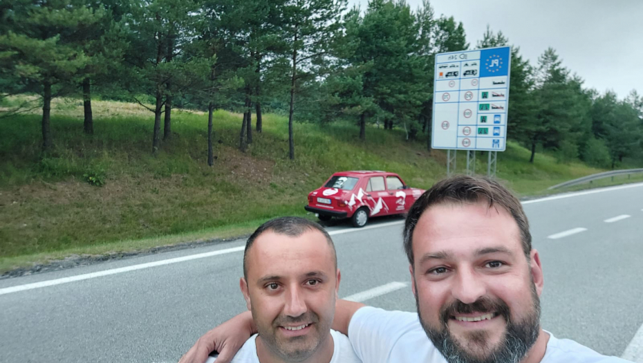 DECI LEK, A STOJADINU ČAST Aranđelovčani Marko Bogdanović i Bojan Bojović našli način da spoje industrijsko nasleđe i humanost