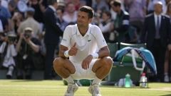 NOVAKOV ZABORAVLJENI SNIMAK POSTAO HIT NA INTERNETU Srbin u raspravi oko čarapa (VIDEO)