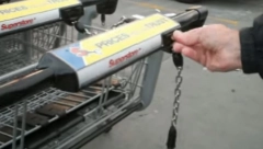 BEOGRAĐANKA POLUDELA U POZNATOM MARKETU Nije znala kako da otključa kolica, a evo kako neki to rade (VIDEO)