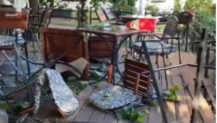 HAOS U NOVOM SADU! Kolima uleteo u baštu kafića, ženi pukla ključna kost (VIDEO)