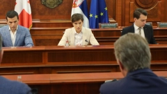 PREMIJERKA BRNABIĆ I PREDSEDNIK ŽENEVSKE PRIVREDNE KOMORE Razgovor o saradnji i promociji poslovnih mogućnosti Srbije (FOTO)