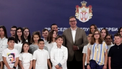 DIRLJIV SUSRET Predsednik Vučić u Predsedništvu s puno emocija ugostio srpsku decu iz regiona: Srbija će uvek biti vaša kuća