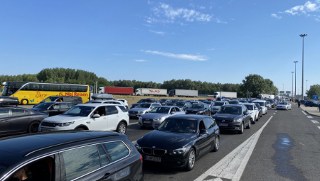 NAORUŽAJTE SE STRPLJENJEM Kilometarske kolone na graničnim prelazima, a evo gde je najveća gužva