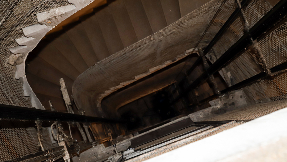 LIFT UBIO ŽENU U STARAČKOM DOMU Užas u Osijeku, vatrogasci sekli pod da izvuku telo