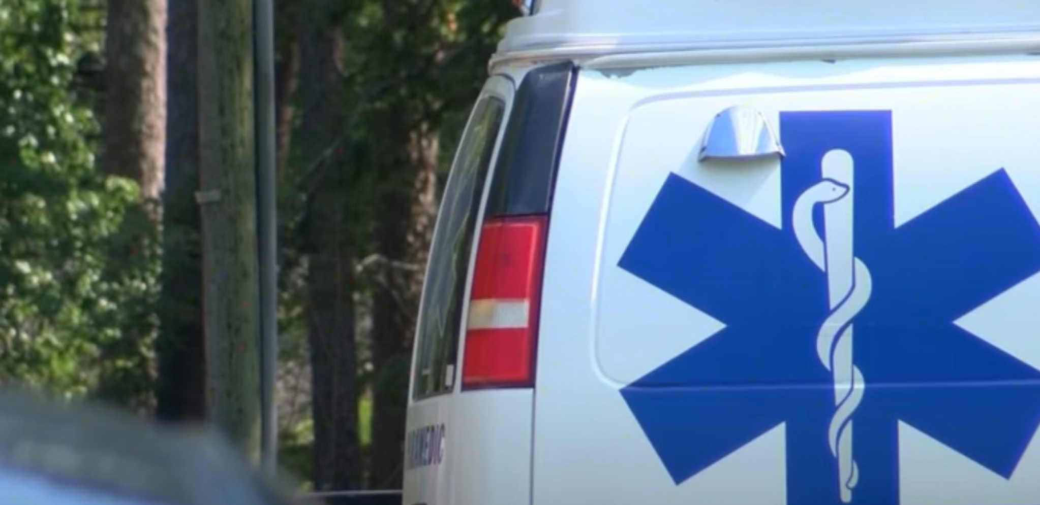 NESREĆA KOD PETROVOG GAJA Sleteo autobus sa putnicima: Prevezeni u bolnicu, na lice mesta došlo više vozila hitne pomoći i vatrogasci