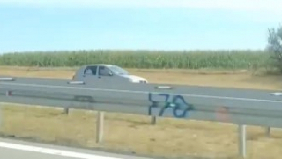 STRAVIČAN SNIMAK SA AUTOPUTA Vožnja u punoj brzini u kontra smeru, vozači užasnuti, spašavaju živu glavu (VIDEO)