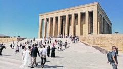 LOKALNOM VODIČU I DO 350 EVRA SAMO DA STATIRA Otkrivena prevara turističkih agencija, ako ih uhvate na delu, sledi im paprena kazna