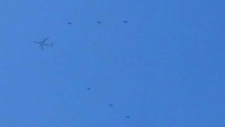 NAŠI MIGOVI DOPRATILI AVION EGIPATSKOG PREDSEDNIKA Sletanje na beogradski aerodrom propratili i građani (FOTO,VIDEO)