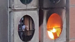 UŽAS NA VIDIKOVCU Požar u stambenoj zgradi, policija i vatrogasci na licu mesta (FOTO)