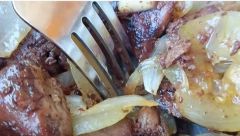 POJEO OMILJENO JELO U RESTORANU PA MRTAV PAO NA POD Uplakana supruga ga uzalud oživljavala, posle čega je načinila jeziv gest