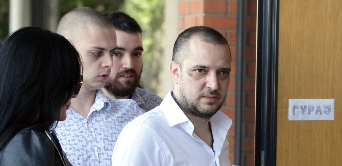ZORAN CELU NOĆ PLAKAO I GRLIO JELENINU SLIKU Otkrivamo kako je protekla prva zatvorska noć trenutno najpopularnijeg osuđenika u Srbiji