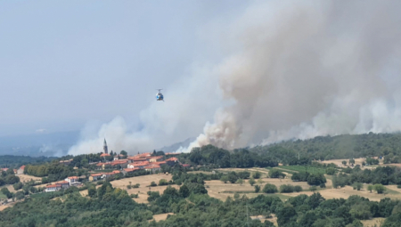 UŽASAVAJUĆE! Evo kako izgleda požar u Sloveniji snimljen iz svemira (FOOT)